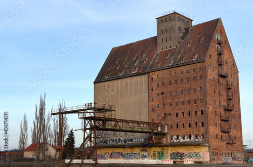 Alter Getreidespeicher am Wissenschaftshafen von Magdeburg