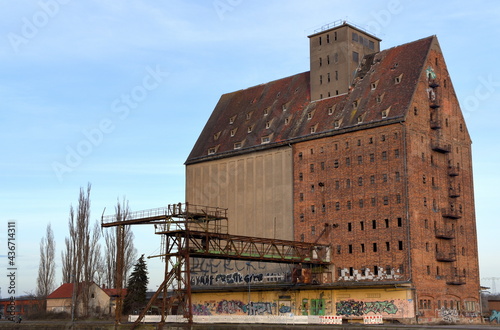 Alter Getreidespeicher am Wissenschaftshafen von Magdeburg photo