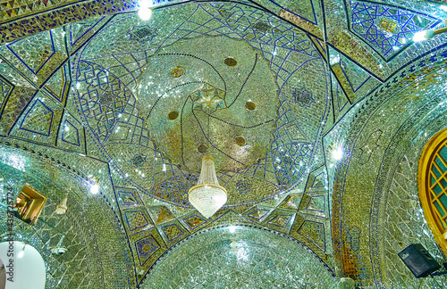 Photo The ornate dome of Imam Zadeh Jafar Shrine, Yazd, Iran