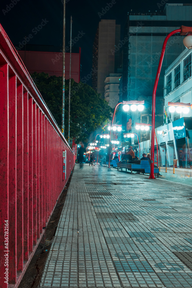 Viaduto Cidade de Osaka a noite no bairro Japão Liberdade, São Paulo Stock  Photo