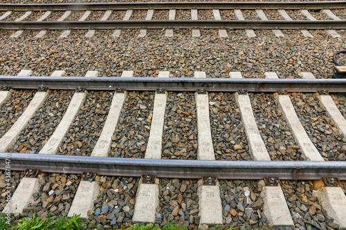 Eisenbahn - Schienen und Schwellen im Gleisbett
