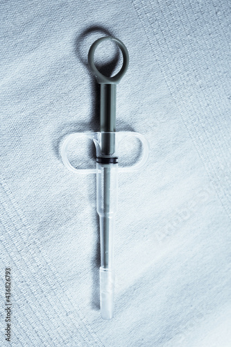 Syringe to supply drugs to animals © gemaibarra