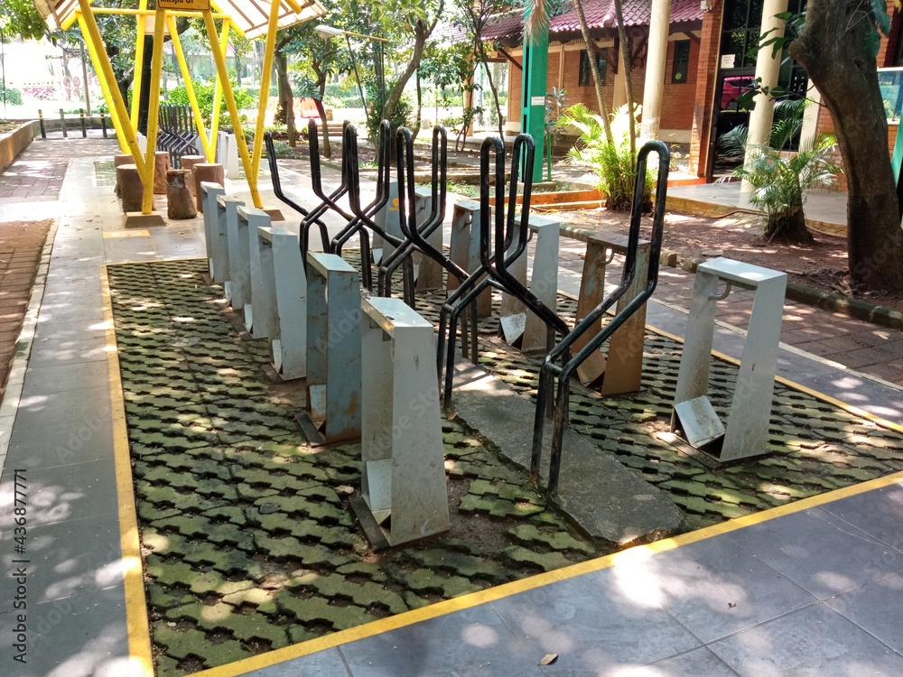 The location of student bicycle parking in the campus library The location of student bicycle parking in the campus library