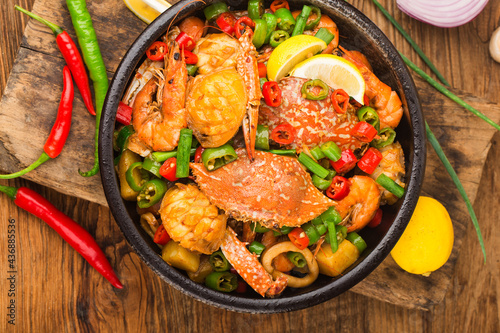 Mixed seafood dry pot, crab, abalone, shrimp