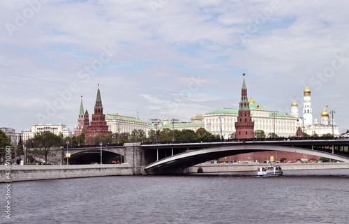 the Kremlin bridge Moscow © Мкртич Саакян