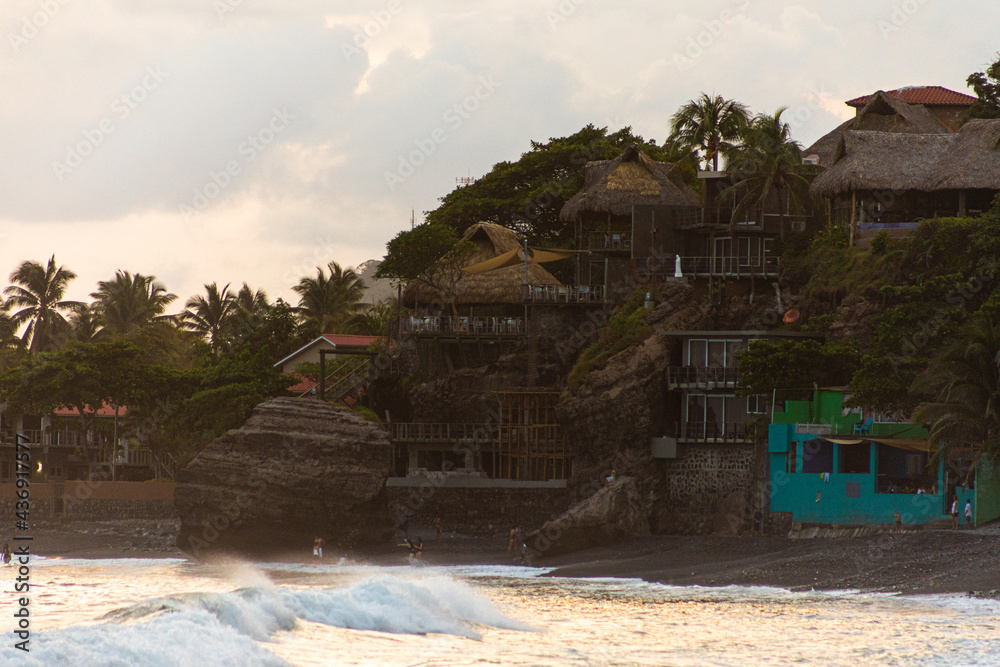 Naklejka premium hoteles en la playa el tunco, el salvador