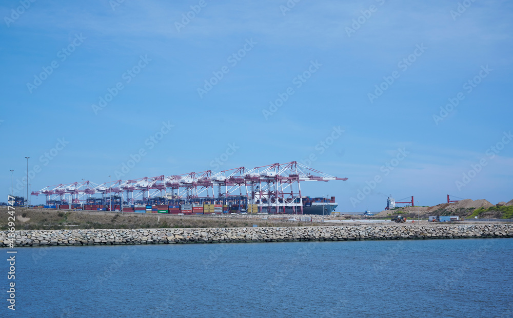 Cranes for maritime transport in the port area