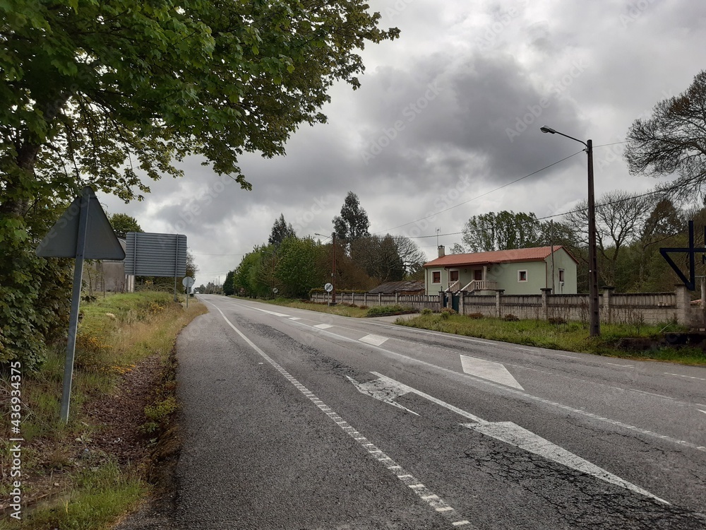 Tramo de la carretera que une las localidades gallegas de Vilalba y Meira Tramo de la carretera que une las localidades gallegas de Vilalba y Meira