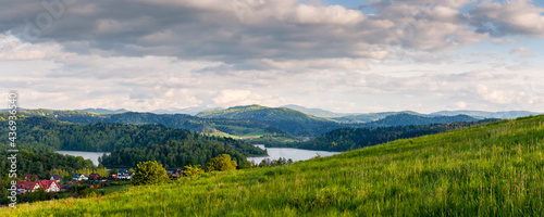 Soli  skie Lake seen from the viewpoint in Pola  czyk. Polanczyk  Solina  Bieszczady Mountains.