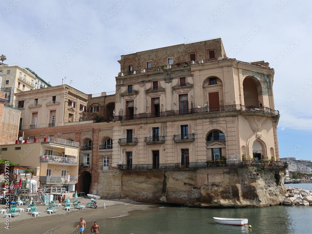 Napoli - Palazzo Donn'Anna dalla scogliera del Lido delle Monache