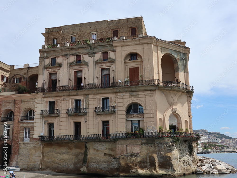 Napoli - Palazzo Donn'Anna dalla scogliera del Lido Sirena