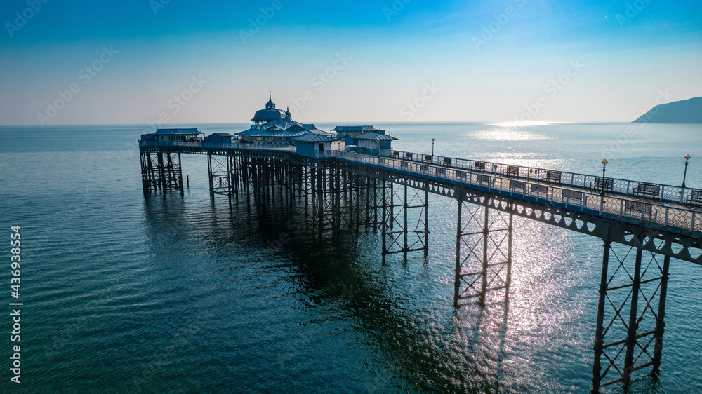 Obraz premium Drone photograph of the Llandudno pier