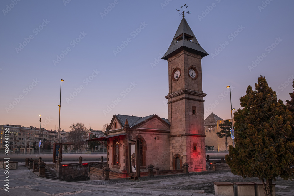 Obraz premium Kayseri, Turkey - february 2021: Cumhuriyet Square and clock tower in Kayseri City of Turkey at sunset.