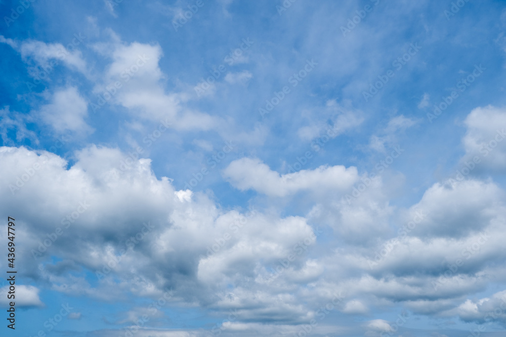 風景素材　爽やかな初夏の青空