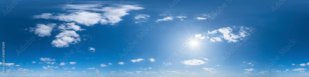 Nahtloses Panorama mit leicht bewölktem Himmel - 360-Grad-Ansicht mit schönen Cumulus-Wolken zur Verwendung in 3D-Grafiken als Himmelskuppel oder zur Nachbearbeitung von Drohnenaufnahmen
Nahtloses Panorama mit leicht bewölktem Himmel - 360-Grad-Ansicht mit schönen Cumulus-Wolken zur Verwendung in 3D-Grafiken als Himmelskuppel oder zur Nachbearbeitung von Drohnenaufnahmen