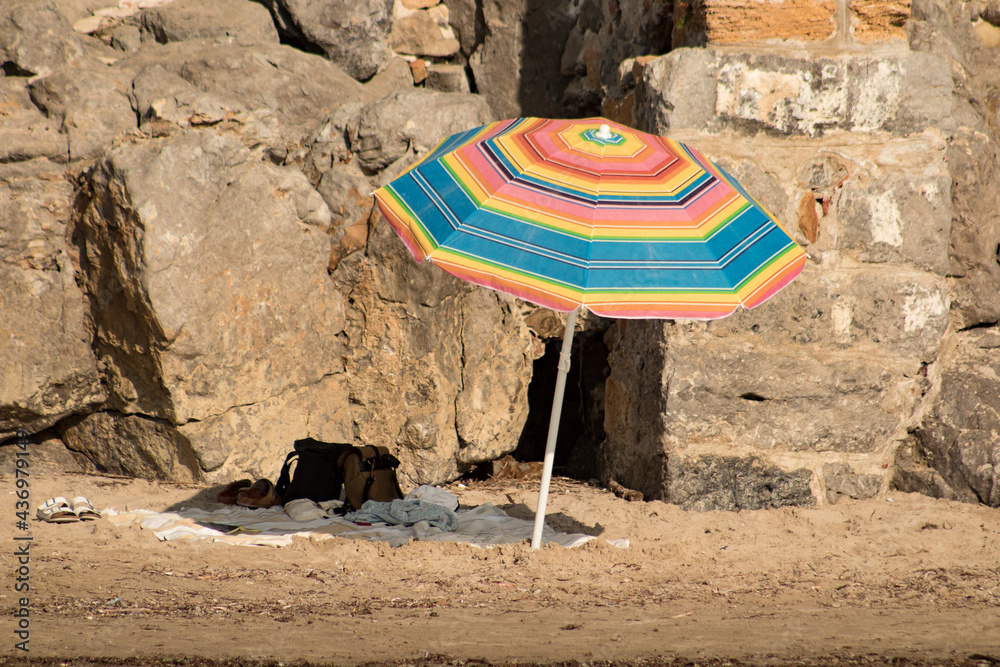 Verano en la playa de Cefalu, Sicilia, Italia. Verano en la playa de Cefalu, Sicilia, Italia.