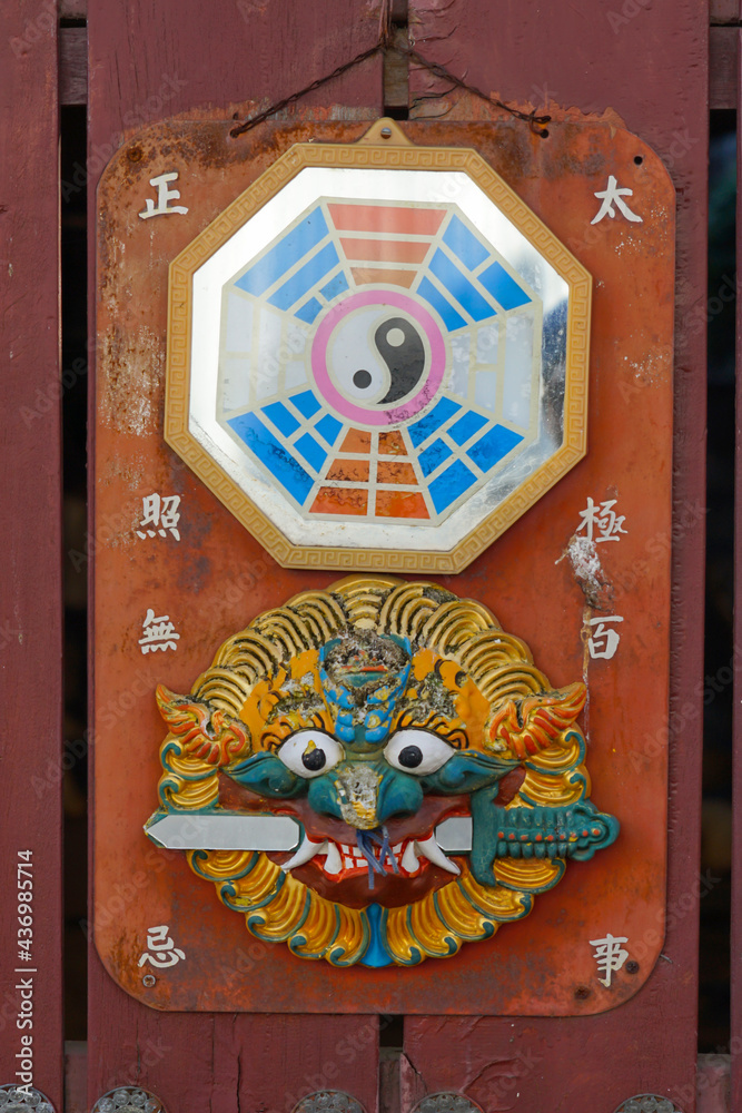 close-up shot of traditional chinese yin and yang talisman on red surface - obrazy, fototapety, plakaty 