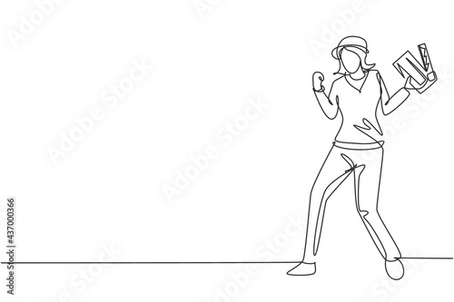 Single one line drawing female film director stands with celebrate gesture holding clapperboard and prepare camera crew for shooting at studio. Continuous line draw design graphic vector illustration