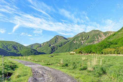 初夏の坊ガツル くじゅう連山 大分県 Early summer Bougatsuru Kuju mountain range Ooita-ken