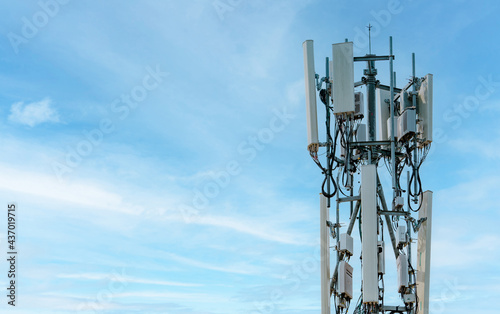 Obraz na plátně Telecommunication tower with blue sky background