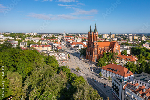 Białystok, widok z lotu ptaka na Farę, Rynek Kościuszki i koło widokowe