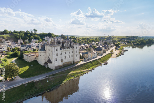 prise de vue aerienne de l'un des plus beau village de France Montsoreau dans le Maine et Loire avec la Loire en premier plan et vue sur le château photo