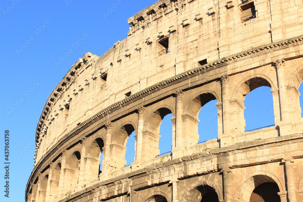 Obraz premium arches blue sky ruins rome