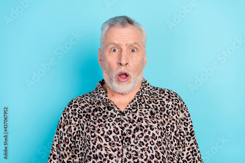 Photo of shocked astonished afraid old man amazed face reaction fake news isolated on blue color background