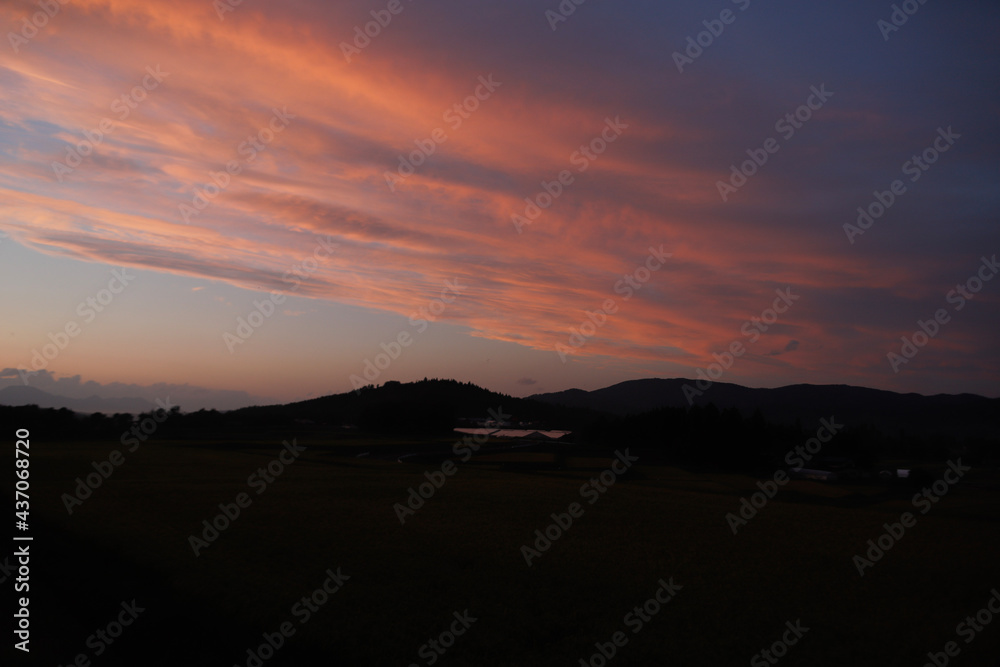 Obraz premium sunset over the river