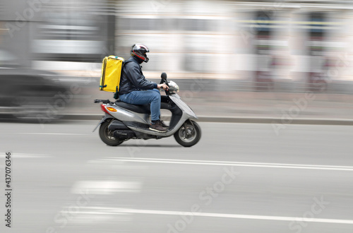 Scooter courier © Halytskyi Olexandr