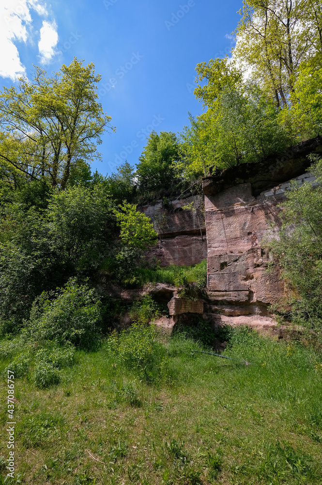 In den Sandstein Felsen gehauene Räume In den Sandstein Felsen gehauene Räume