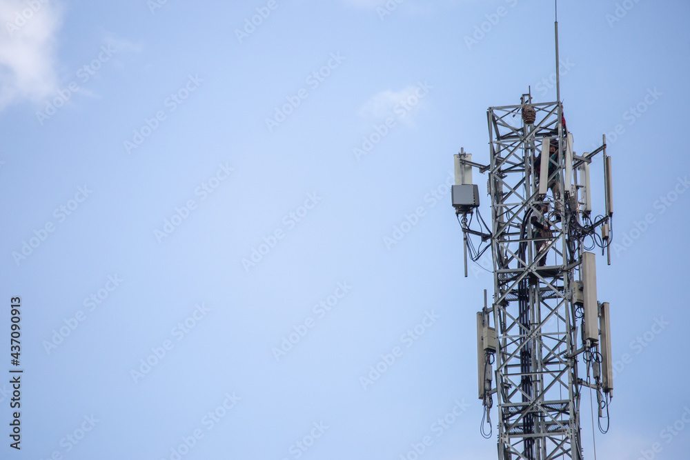 transmitter atop a cell phone pole About to be upgraded from 4g to 5g. High-risk electrical engineer job in Thailand. transmitter atop a cell phone pole About to be upgraded from 4g to 5g. High-risk electrical engineer job in Thailand.