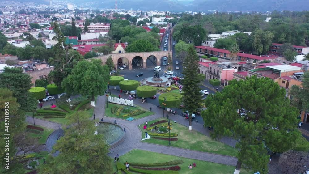 Video aereo de las Tarascas en Morelia, Mich, MX. Serie de videos trayectorias lineales y como punto de interes. Aerial video of Las Tarascas, its a gruop of videos of different trajectories and pov. 