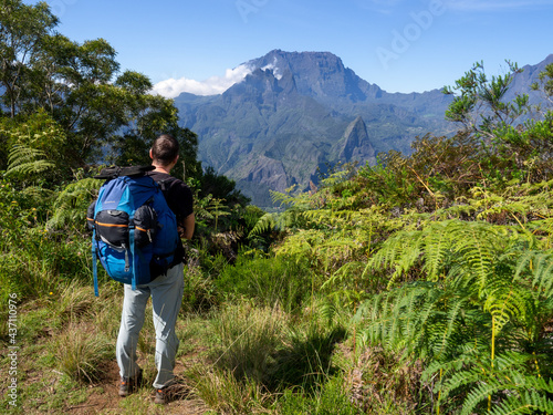 randonnée maïdo avec vue sur le piton des neiges