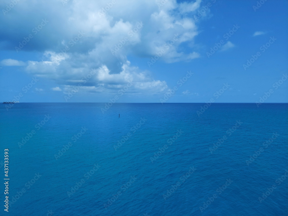 Fototapeta premium view of calm blue sea and clear sky