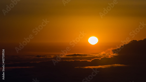 Fototapeta Naklejka Na Ścianę i Meble -  sunset over the clouds