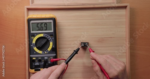 9 volt battery cell voltage checking photo