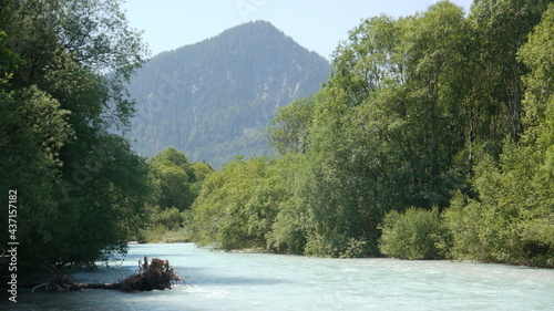 rivière à la frontière entre l'Allemagne et l'Autriche