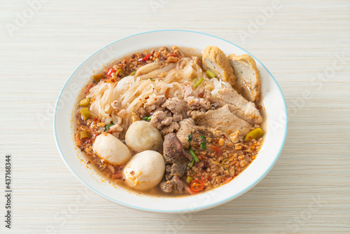 noodles with pork and meatballs in spicy soup