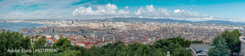 Panorama-Blick auf Marseille von der Notre  Dame de la Garde © haspil