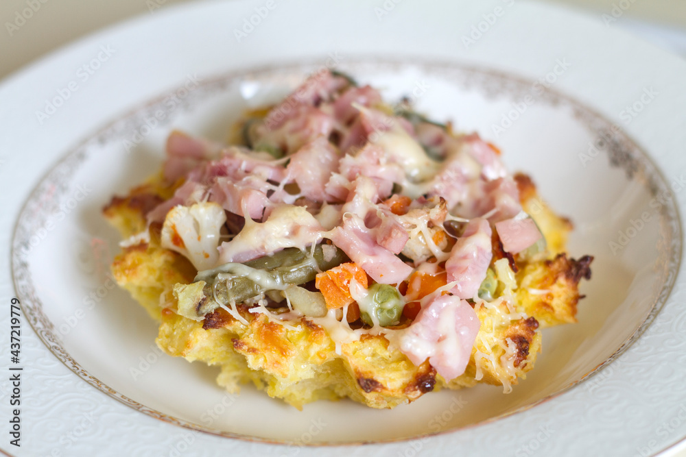 potato basket with ham, vegetables and cheese
