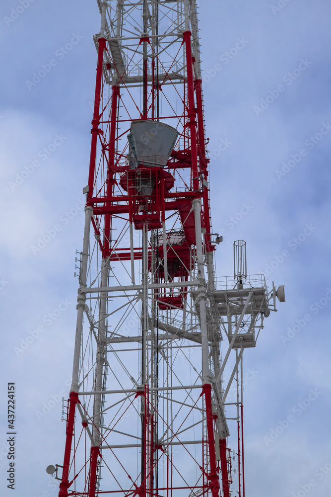 The middle part is a cell tower with close-up equipment The middle part is a cell tower with close-up equipment