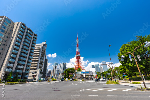 (東京都ｰ都市風景)青空の下の赤羽橋交差点風景 photo