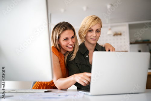 Startup business partners women working together in office © NDABCREATIVITY
