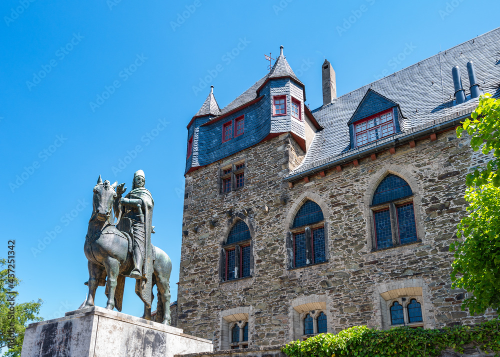 Reiterstatue vor Schloss Burg (NRW)