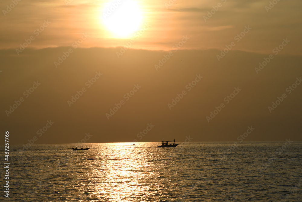 Sonnenuntergang in Naklua Beach, Thailand