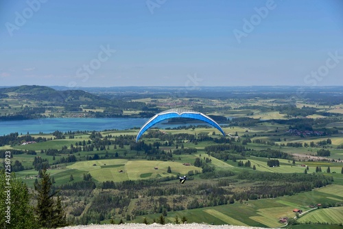 Gleitschirmfliegen, Vorbereirungen, Start und Flug im Allgäu auf der Buchenbergalm