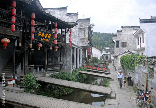 Fototapeta Naklejka Na Ścianę i Meble -  Xiao Likeng in Wuyuan County, Jiangxi Province, China. Xiao Likeng is an ancient town in Wuyuan County known for its Tang Dynasty architecture and small waterways.