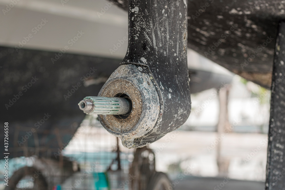 Tail propeller change and maintenance on sailing boat Tail propeller change and maintenance on sailing boat