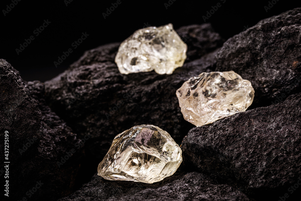 petalite, quartz crystal from which lithium is extracted, in mine, mining cocneite petalite, quartz crystal from which lithium is extracted, in mine, mining cocneite